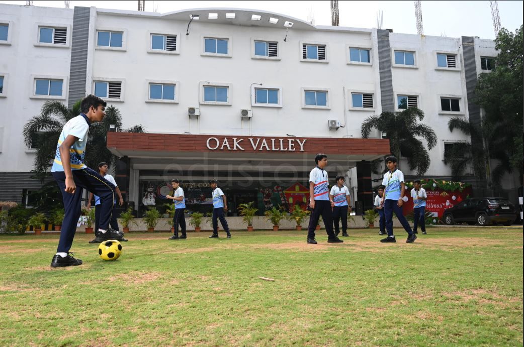  Oak Valley International School