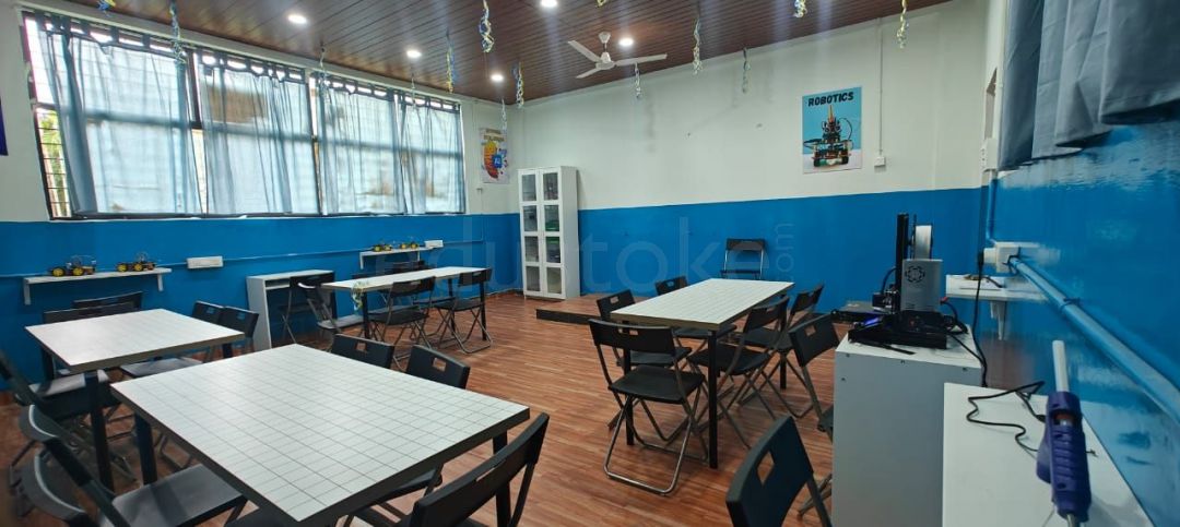  SAANDIPINI HIGH TECH SCHOOL