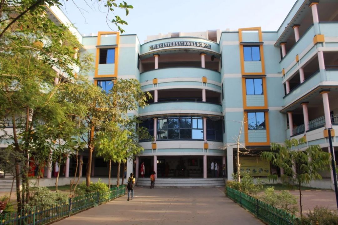  Divine International School